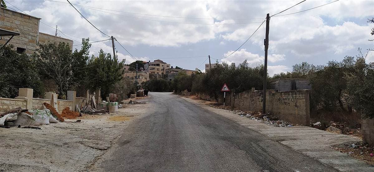 A road in Kifl Haris