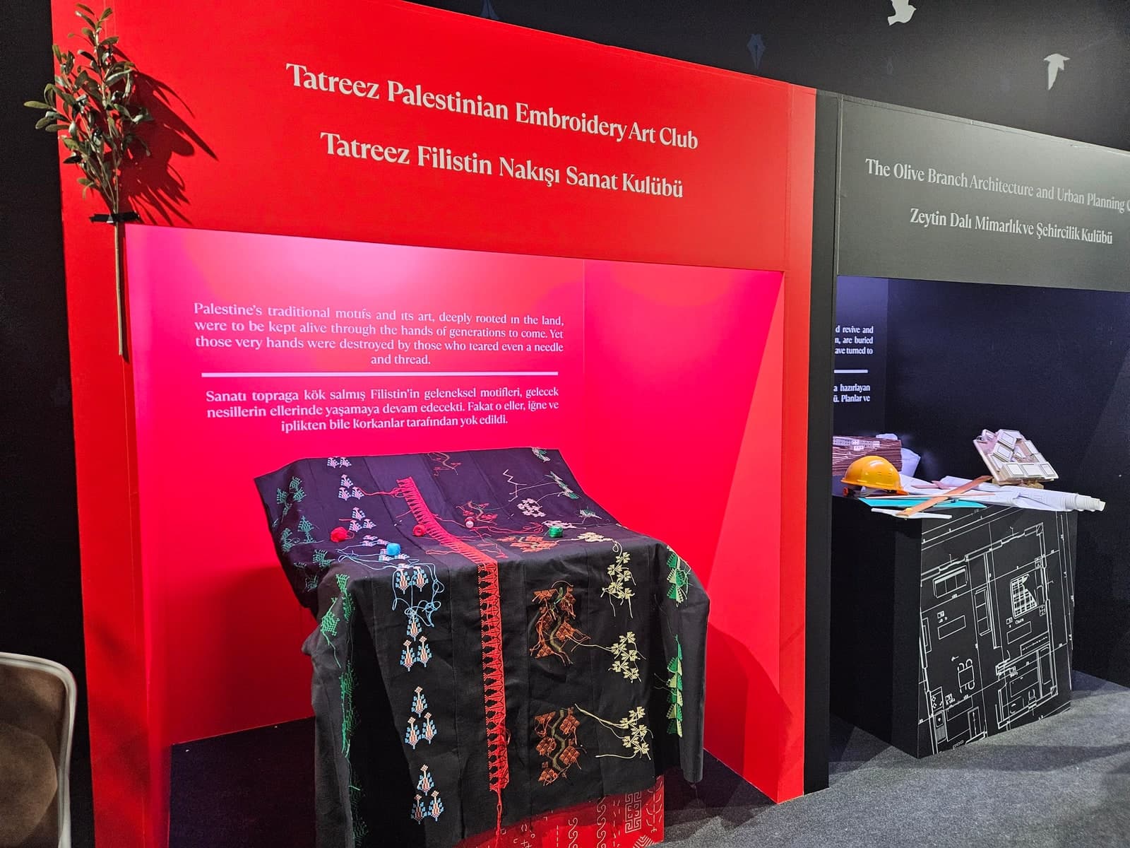 Palestinian tatreez display at Antalya Diplomacy Forum