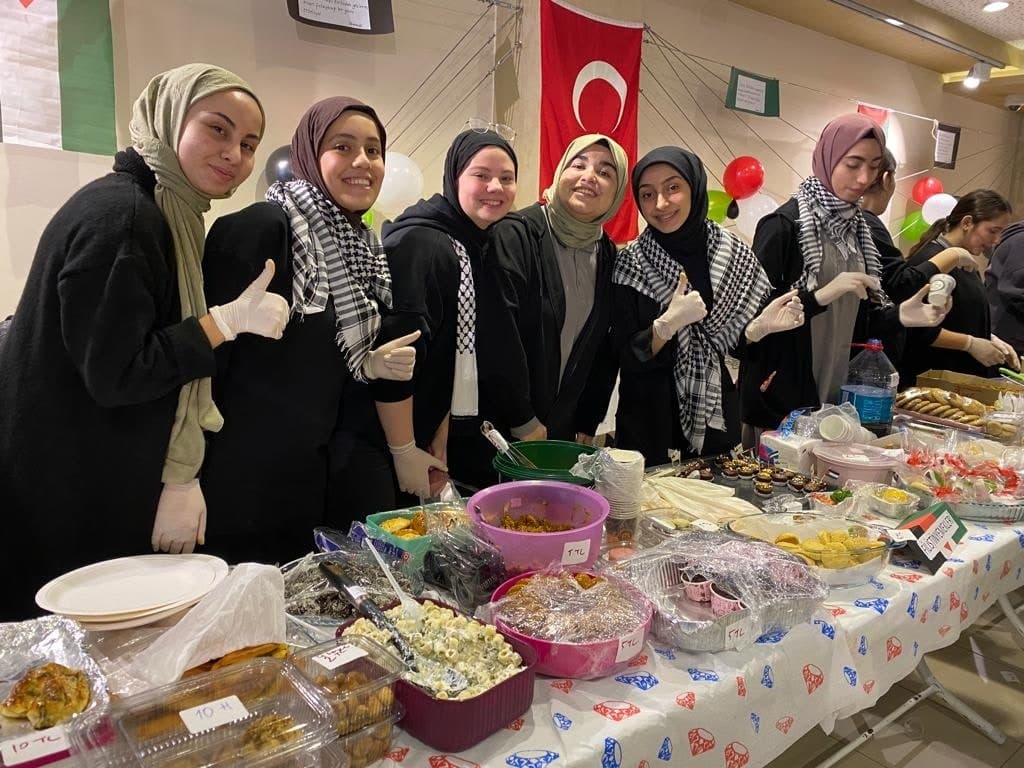 Students’ food fundraiser for Palestine